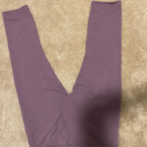 Purple lulu workout crops - Picture 2 of 3